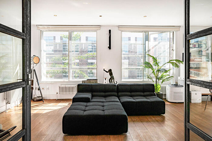 1 Bedroom Apartment For Sale In Goswell Road, London, EC1V