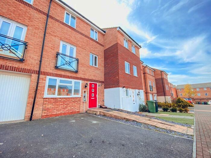 4 Bedroom Town House To Rent In Teasel Way, Hampton Centre, Peterborough, PE7