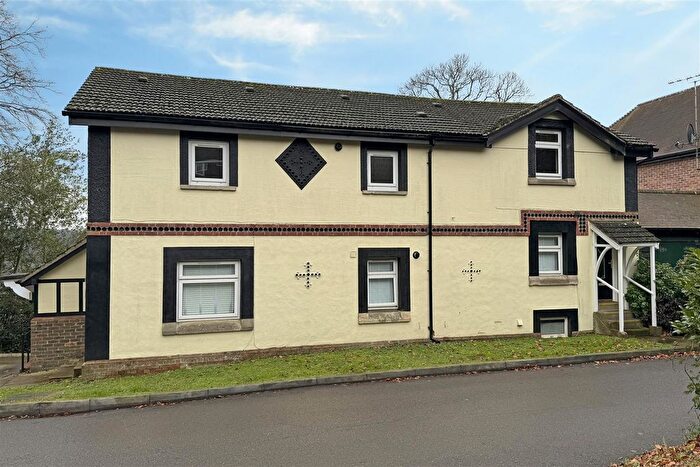 1 Bedroom Flat For Sale In Lower Hanger, Haslemere, GU27