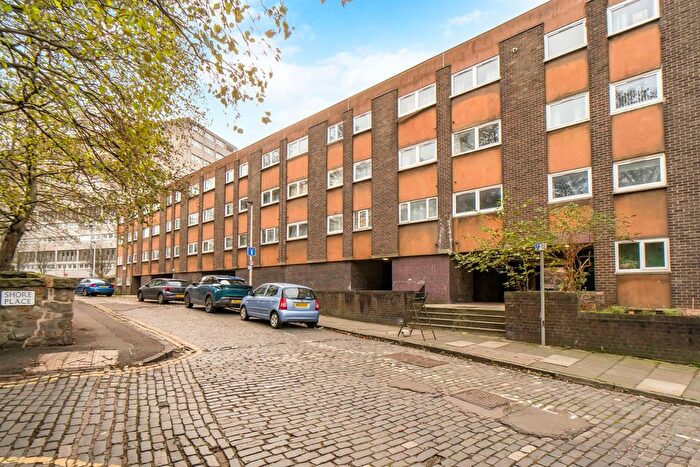 2 Bedroom Flat For Sale In / Tolbooth Wynd, South Leith, EH6