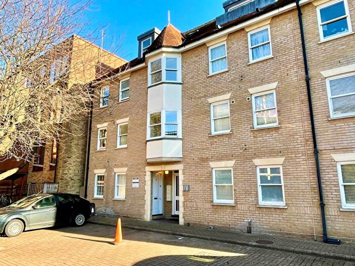 1 Bedroom Flat To Rent In Cathedral Walk, Chelmsford, CM1