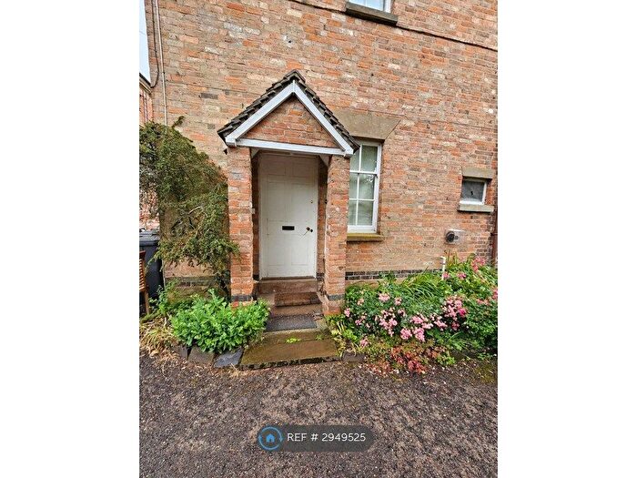 2 Bedroom Flat To Rent In Sherbourne Park, Warwick, CV35