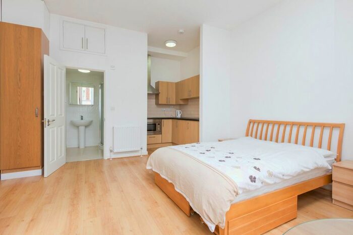 Studio To Rent In Shepherds Bush Road, London, W6