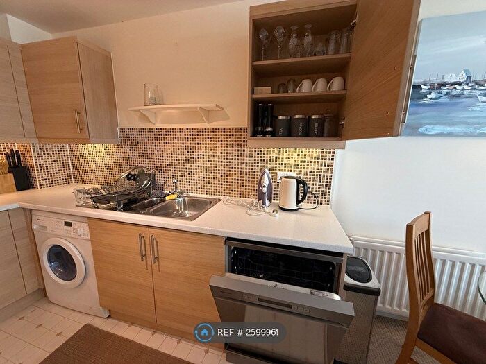 1 Bedroom Flat To Rent In Guillemot House, Poole, BH15