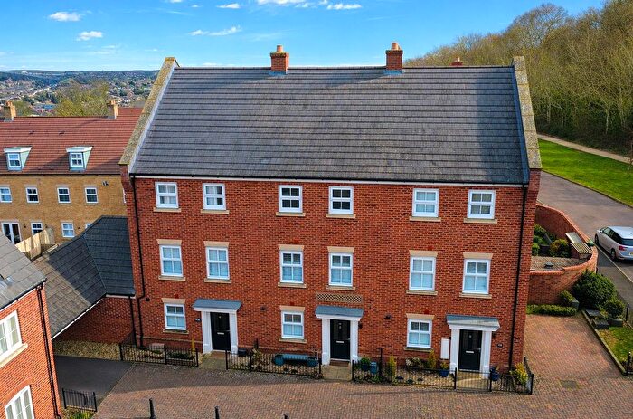 4 Bedroom Town House For Sale In Shearwater Road, Aspen Park, Hemel Hempstead, HP3