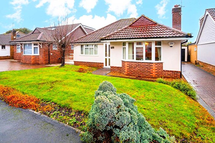 2 Bedroom Bungalow For Sale In Sandalwood Avenue, Chertsey, KT16