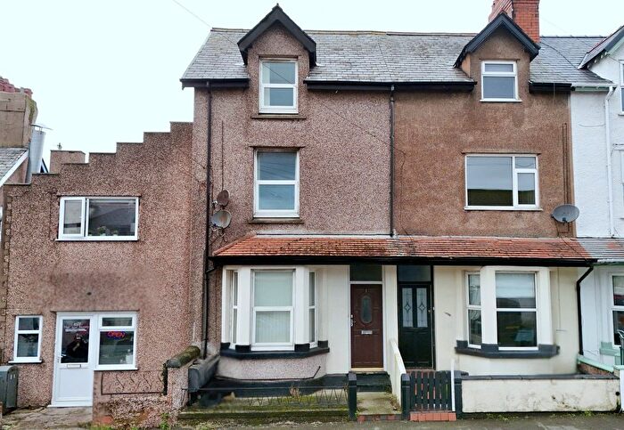 3 Bedroom Flat For Sale In Oswald Road, Gwynedd, LL31