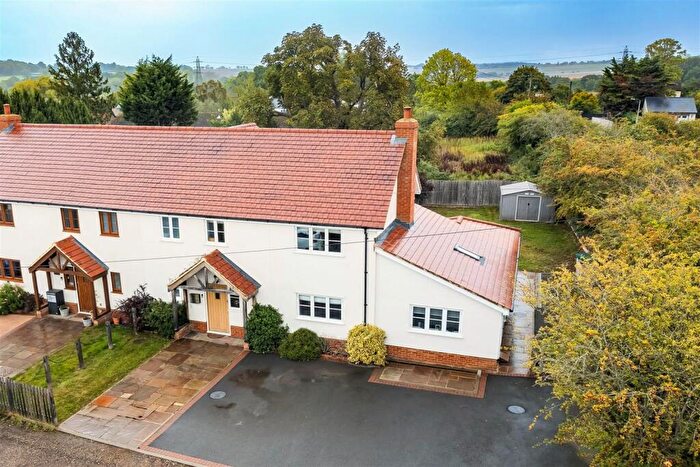 4 Bedroom Semi-Detached House For Sale In Bumbles Green, Nazeing, EN9