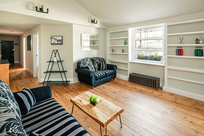 2 Bedroom Apartment For Sale In Southampton Way, London, SE5