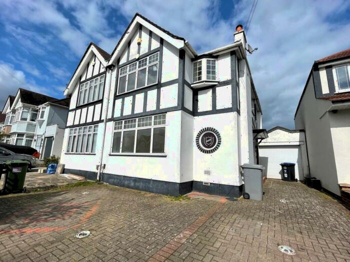 4 Bedroom Semi-Detached House To Rent In Valley Drive, Middlesex, NW9