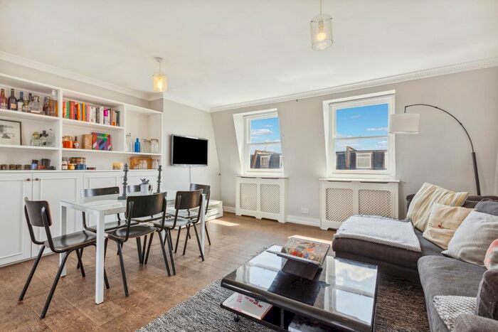 3 Bedroom Maisonette To Rent In Halford Road, London, SW6