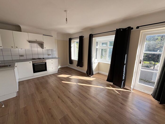 3 Bedroom Flat To Rent In St. Peters Road, Bournemouth, BH1