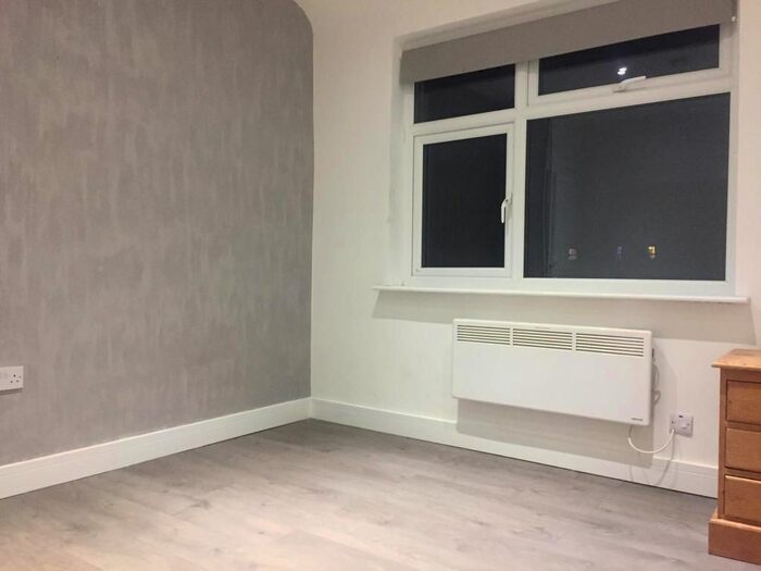 Studio To Rent In Suncote Avenue, Dunstable, LU6