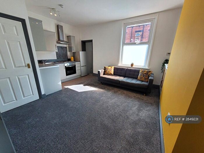 1 Bedroom Flat To Rent In Springfield Mount, Armley, Leeds, LS12