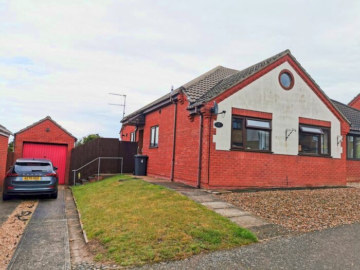 2 Bedroom Semi-Detached Bungalow To Rent In Meadowvale Close, Beccles, NR34