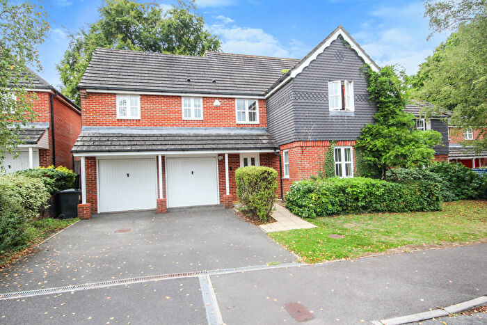 5 Bedroom Detached House To Rent In Blackwater Close, Alderholt, SP6