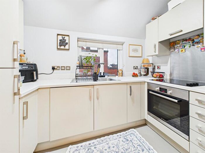 1 Bedroom Maisonette For Sale In School Road, Tilehurst, Reading, RG31