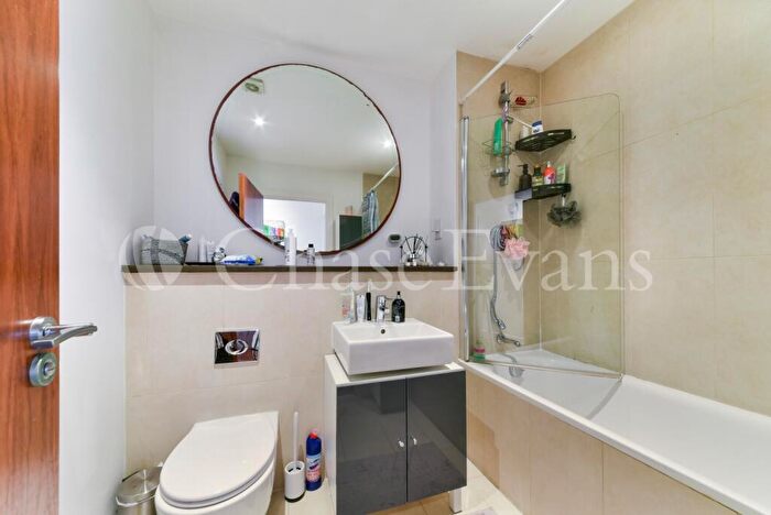 1 Bedroom Flat To Rent In Copenhagen Place, Limehouse, London, E14