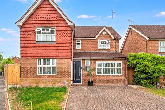 4 Bedroom Detached House For Sale In Aspen Road, Chartham, CT4