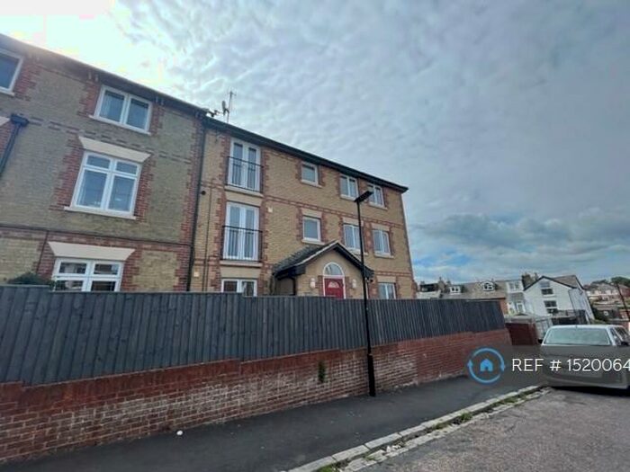 2 Bedroom Flat To Rent In Grove Road, Cowes, PO31