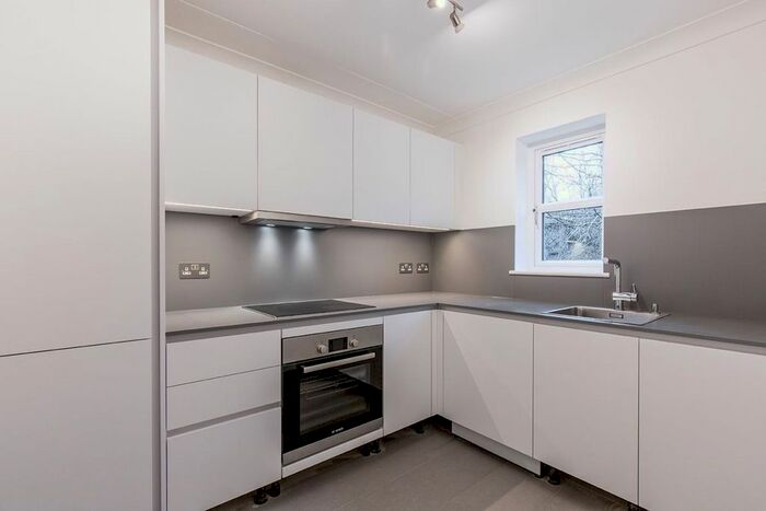 2 Bedroom Flat To Rent In Lansdowne Road, Purley, CR8