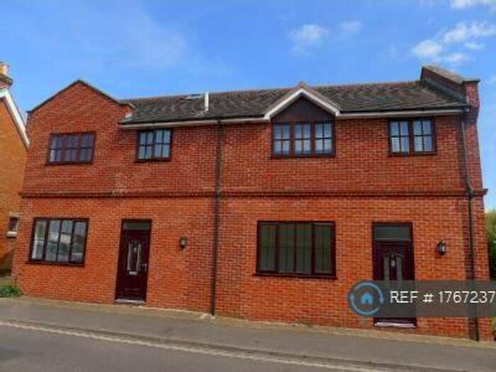 2 Bedroom Flat To Rent In The Square, Fawley, SO45