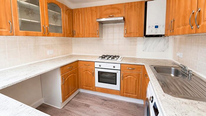 2 Bedroom Flat To Rent In Lakedale Road London, SE18