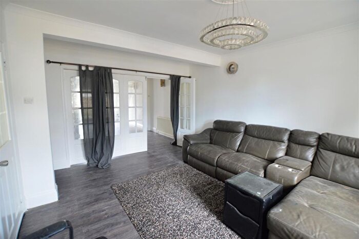 6 Bedroom Semi-Detached House To Rent In Thurston Road, Slough, SL1