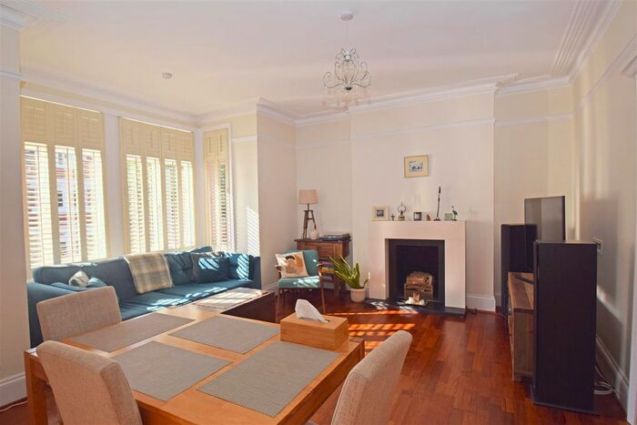 2 Bedroom Flat To Rent In St. Stephens Gardens, Twickenham, TW1