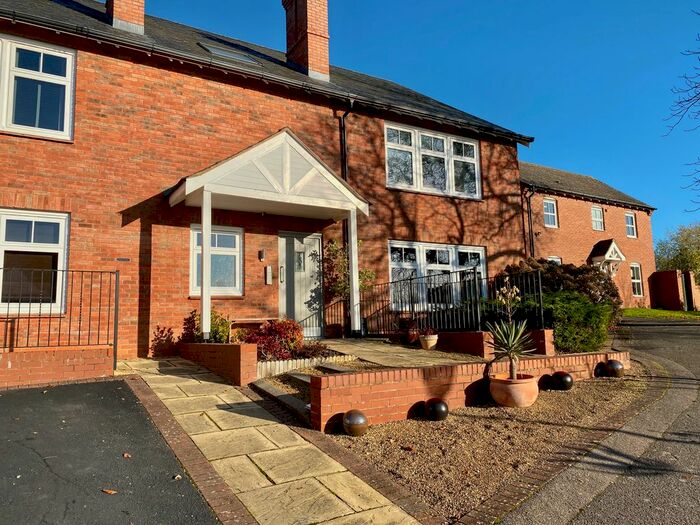 2 Bedroom Flat To Rent In Welton House, Braunston, Northamptonshire., NN11