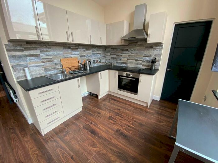 2 Bedroom Flat To Rent In High Street, Kidderminster, DY10