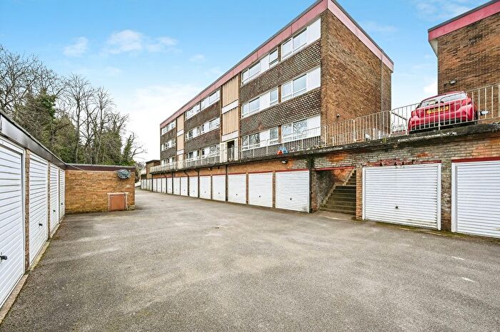 2 Bedroom Flat For Sale In Elm Close, Nottingham, Nottinghamshire, NG3