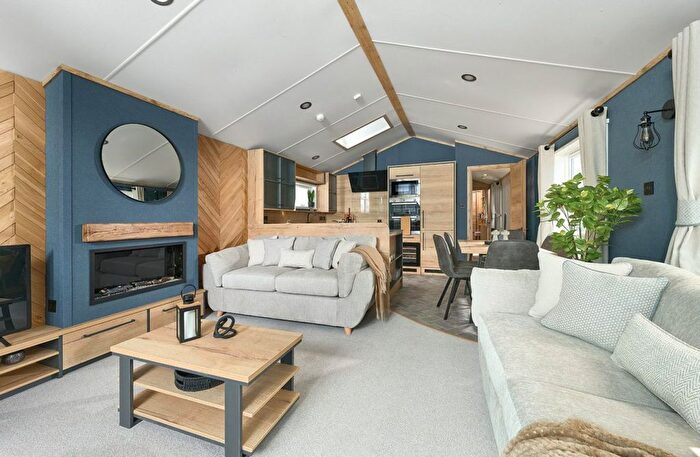 2 Bedroom Mobile/park Home For Sale In Gwbert, Cardigan, SA43