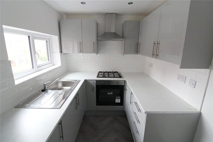 3 Bedroom Flat To Rent In Austhorpe Road, Leeds, West Yorkshire, LS15