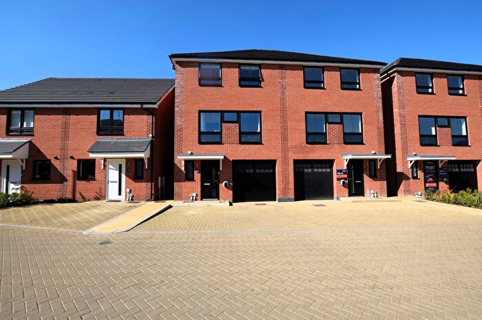 5 Bedroom Property To Rent In Beatrice Gardens, Thame, OX9