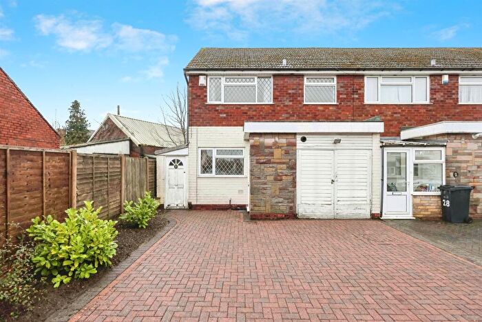 3 Bedroom End Of Terrace House For Sale In Holt Road, Halesowen, B62