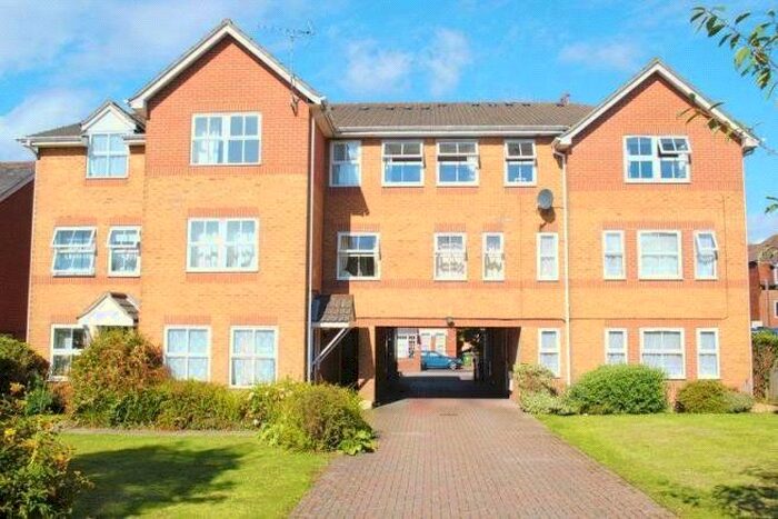 2 Bedroom Flat To Rent In Cobbett Road, Southampton, Hampshire, SO18