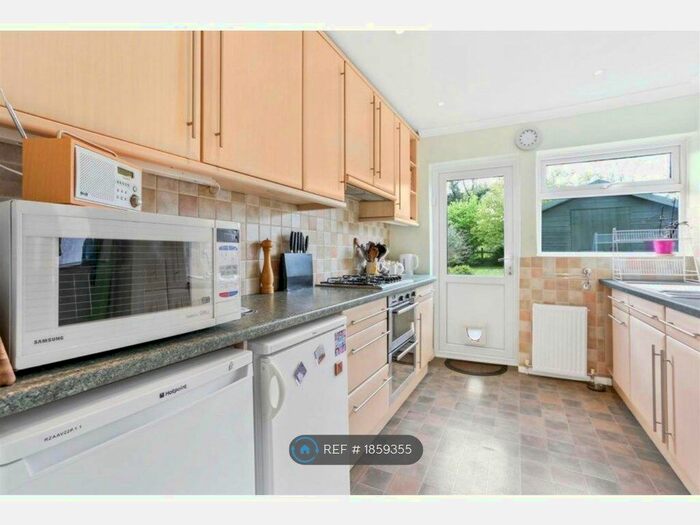 3 Bedroom Semi-Detached House To Rent In Chipstead Way, Banstead, SM7