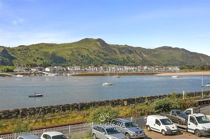 3 Bedroom Apartment For Sale In Station Road, Deganwy, Conwy, LL31