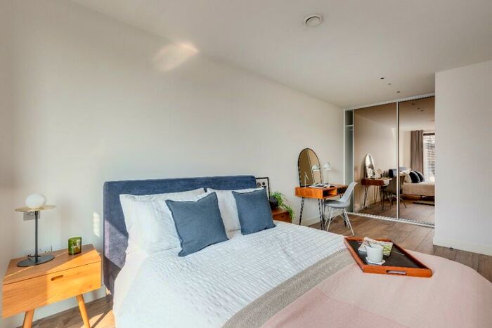 1 Bedroom Apartment To Rent In Dressage Court, Bethnal Green, E2