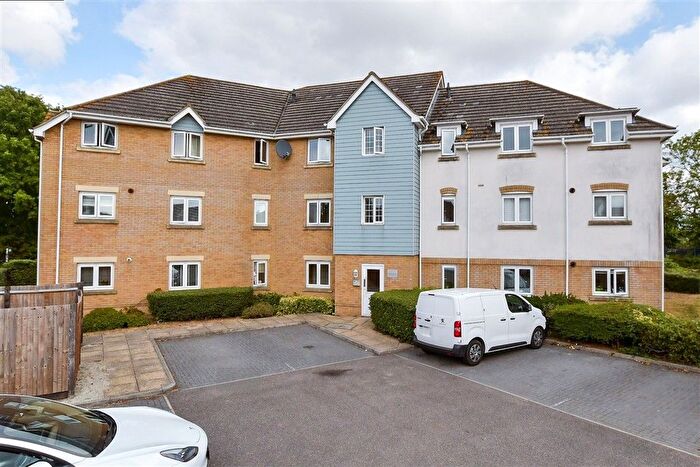 2 Bedroom Flat For Sale In Sherwood Avenue, Aylesford, Kent, ME20