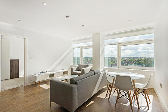 2 Bedroom Flat To Rent In Northpoint, Ewell Road, KT6