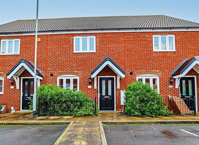 2 Bedroom Terraced House For Sale In Woodpecker Drive, Hemel Hempstead, HP3
