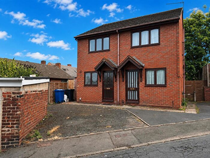 2 Bedroom Semi-detached House For Sale In King Street, Stourbridge, DY9
