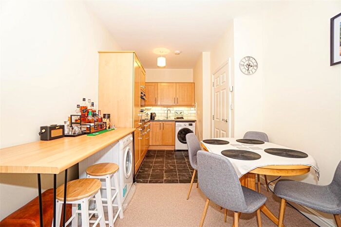2 Bedroom Flat For Sale In Paradise Walk, Bexhill-On-Sea, TN40