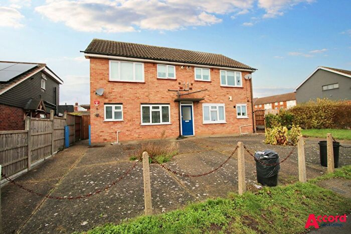 1 Bedroom Flat To Rent In Front Lane, Upminster, RM14