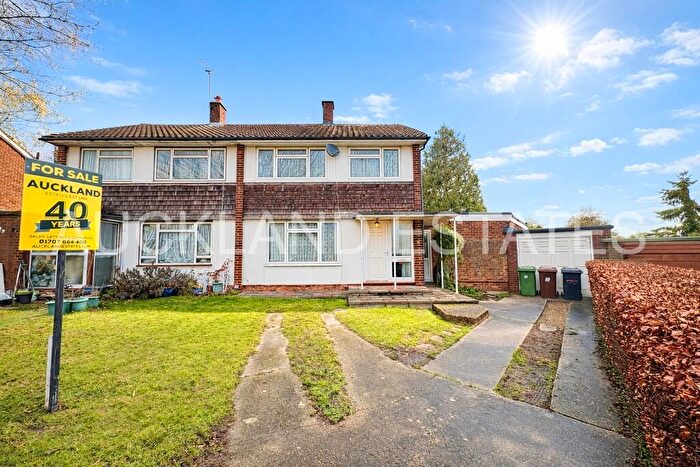 3 Bedroom Semi Detached House For Sale In Tiverton Road, Potters Bar, EN6