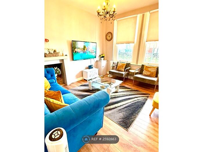 2 Bedroom Flat To Rent In Talgarth Road, London, W14