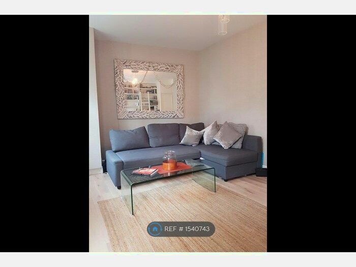 Studio To Rent In Ladbroke Grove, London, W10