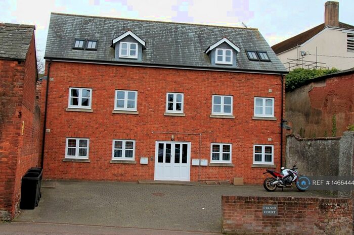 2 Bedroom Flat To Rent In Culver Court, Crediton, EX17